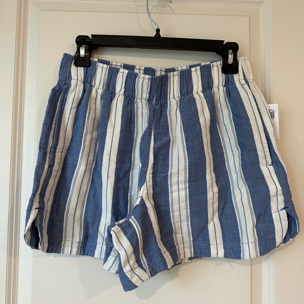 Old Navy Women's Blue and White Striped Shorts Size S NWT